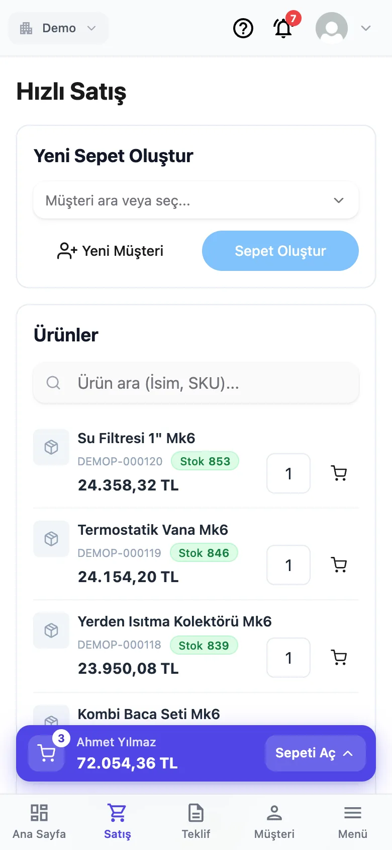 Telefonda hızlı satış: ürün listesi ve üç ürünlü sepet çubuğu